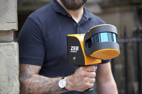 Man met scanner - Moseg